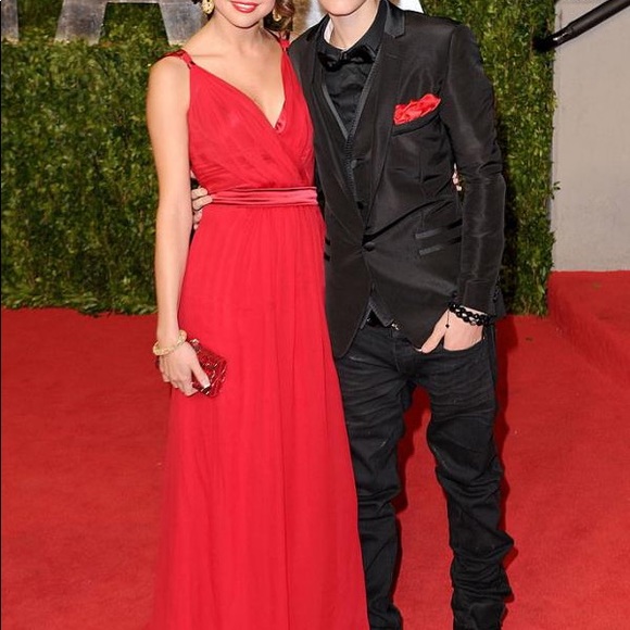 BCBGMAXAZRIA
Red Rio Hali V-neck Formal Dress - Picture 4 of 12